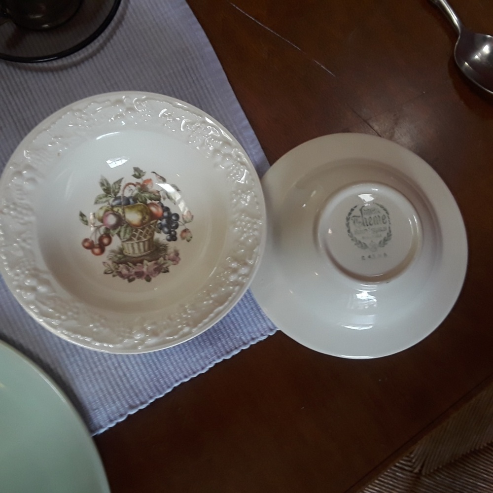 Six Homer Laughlin eggshell floral bowls (6).